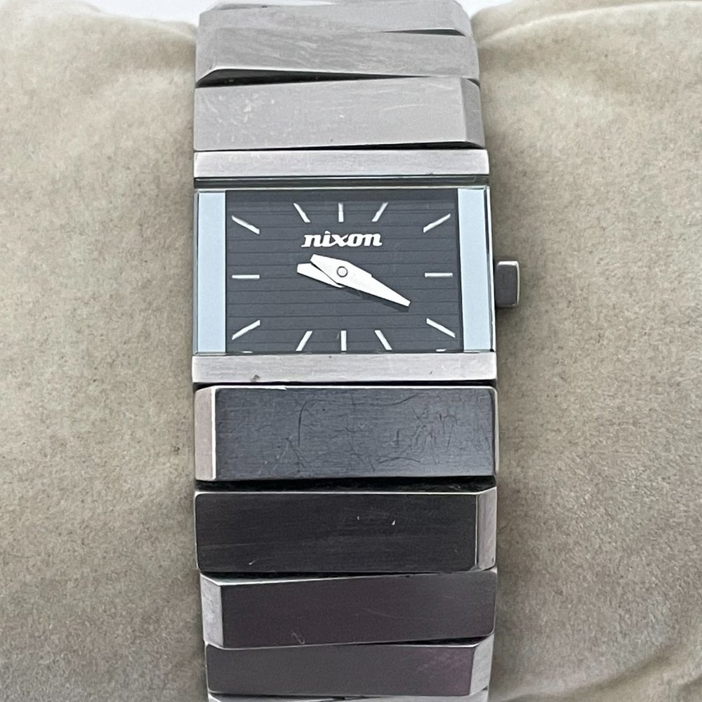 Nixon Wristwatch SEDUCTRESS  THE SIREN Silver Tone - Picture 6 of 13